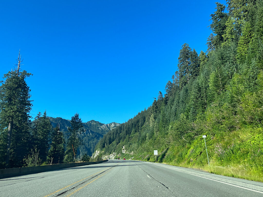 ワシントン州 観光名所Leavenworthまでの道中ドライブ風景
